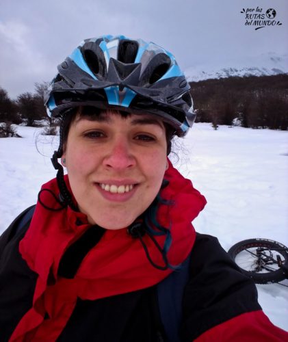 bicicleta sobre hielo y nieve ushuaia en invierno